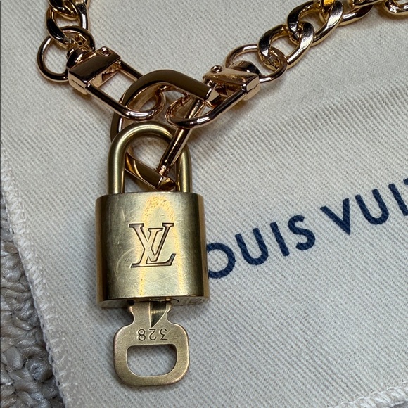 Louis Vuitton Lock and Key #328 with necklace - Picture 2 of 6